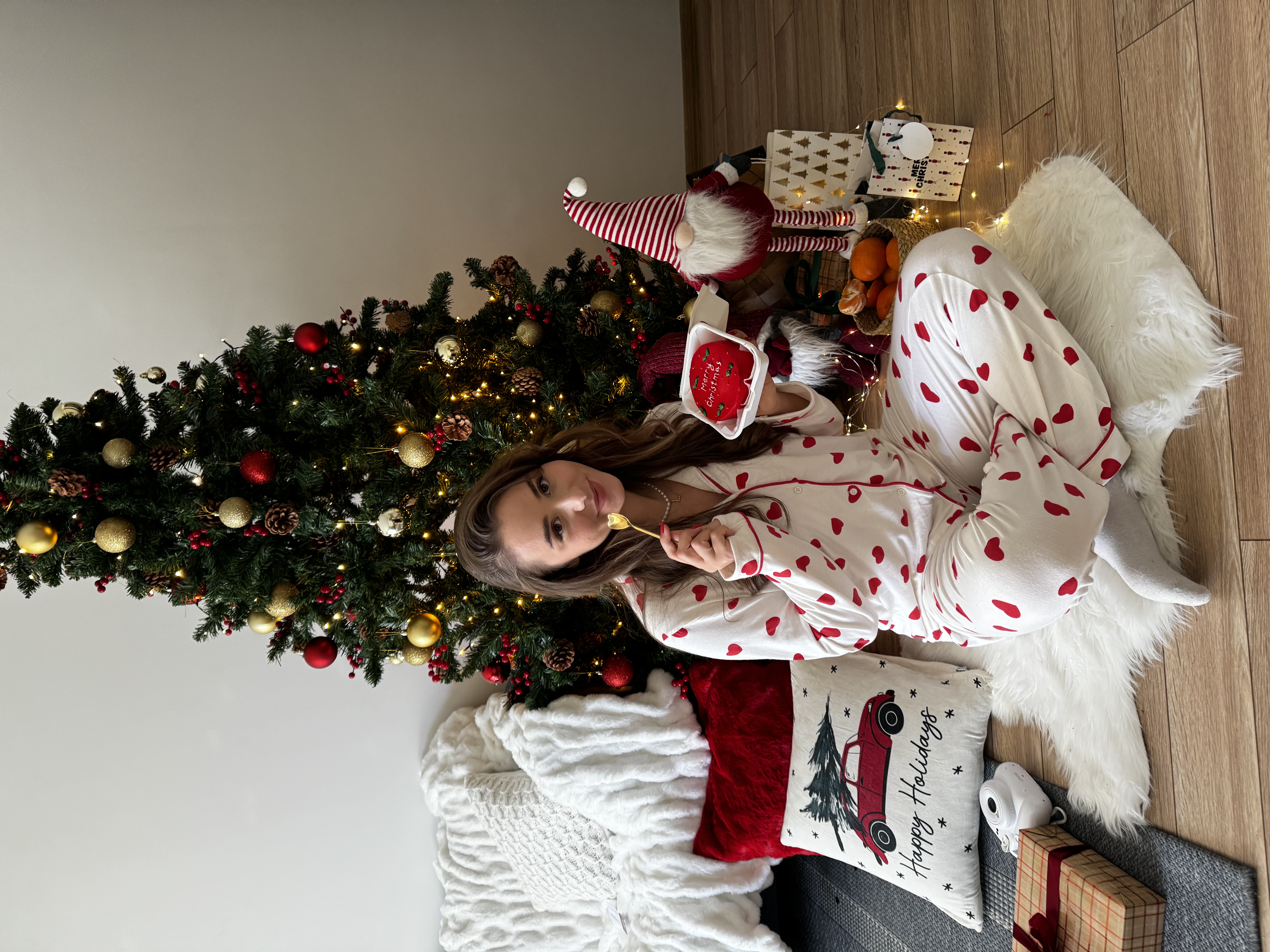 UGC Photo — Сладкарница / Коледна торта